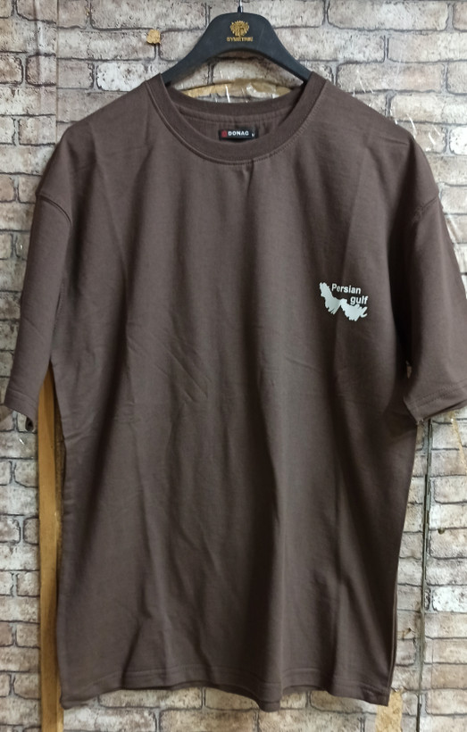 تیشرت مردانه قواره باکسی رنگ قهوه ای پارچه ماکان چاپ ایران